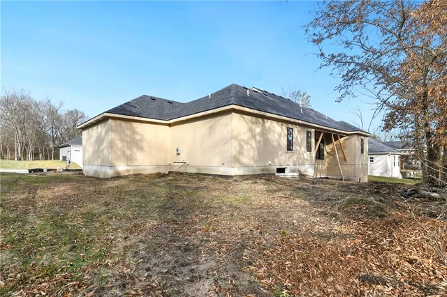 $489,000 | 305 Southeast 17 Street, Oak Grove, MO 64075