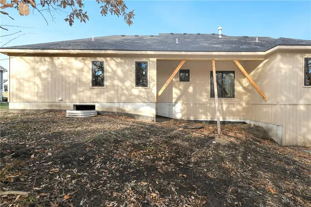 $489,000 | 305 Southeast 17 Street, Oak Grove, MO 64075