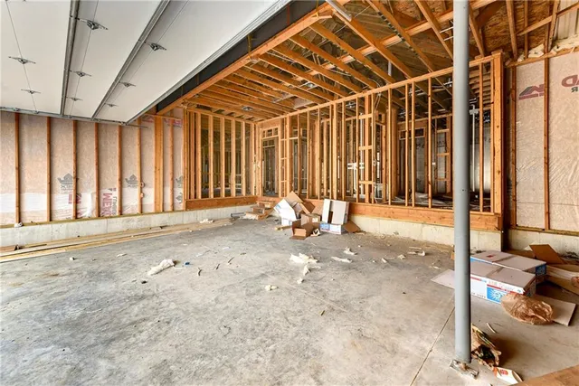 $489,000 | 305 Southeast 17 Street, Oak Grove, MO 64075