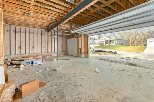 $489,000 | 305 Southeast 17 Street, Oak Grove, MO 64075