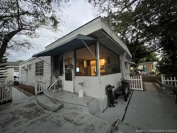 $89,000 | 2555 PGA Boulevard, Unit 216, Palm Beach Gardens, FL 33410