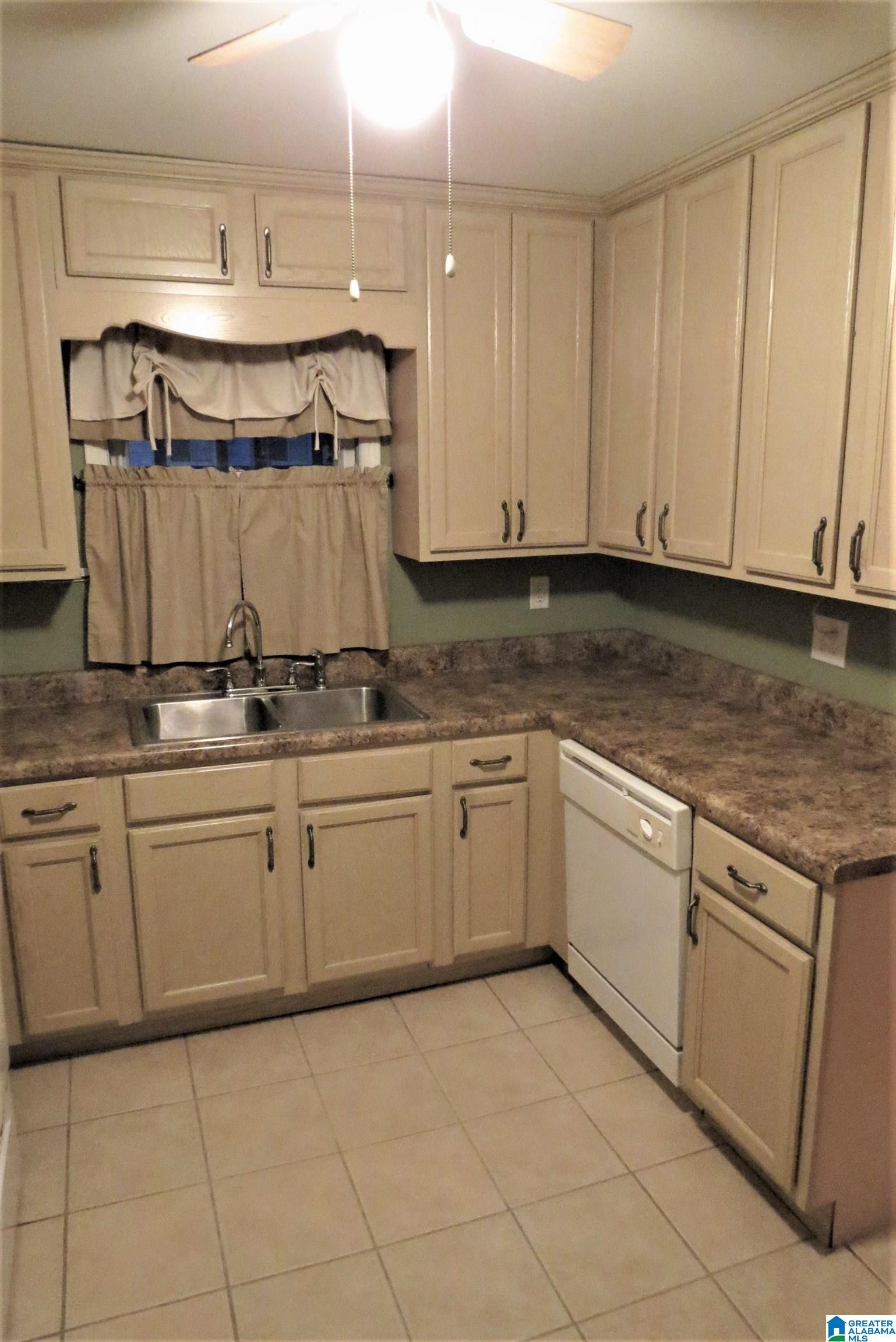102 Hendrix Street Oneonta, AL 35121 - Photo 4 of 16 Gallery Image 4