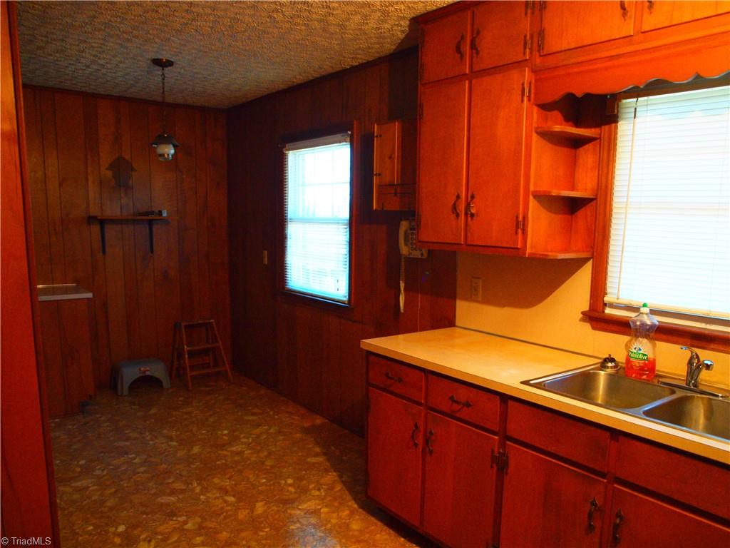 206 Oak Leaf Road Asheboro, NC 27205 - Photo 3 of 30 Kitchen - 2