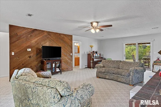 $279,900 | 5008 Rock Road, Pleasant Plains, IL 62677