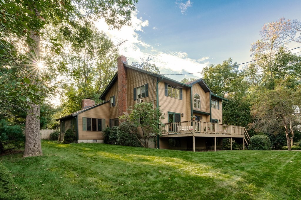 a view of a house with a backyard