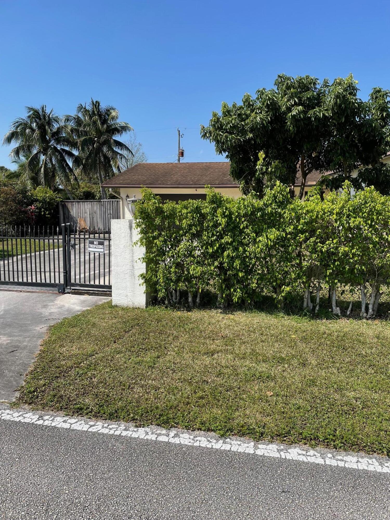 260 Akron Road Lake Worth, FL 33467 - Photo 3 of 7 Front