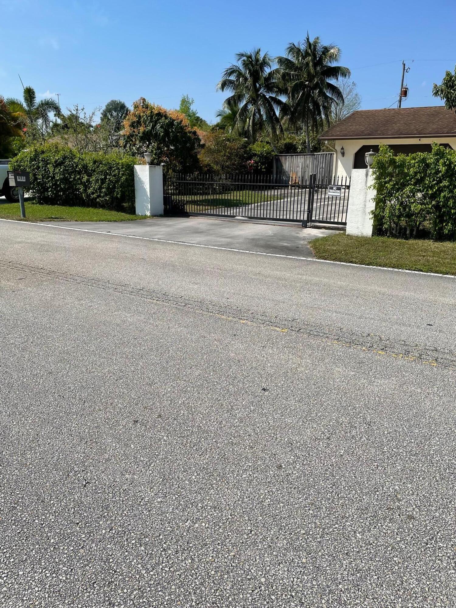 260 Akron Road Lake Worth, FL 33467 - Photo 4 of 7 Front