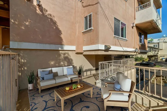 $4,095 | 11504 Moorpark Street, Unit 103, Studio City, CA 91602