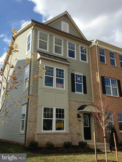 25623 Pleasant Valley Road Chantilly, VA 20152 - Photo 1 of 5 Exterior (Front)