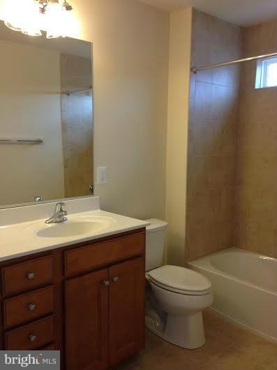 25623 Pleasant Valley Road Chantilly, VA 20152 - Photo 4 of 5 Bath