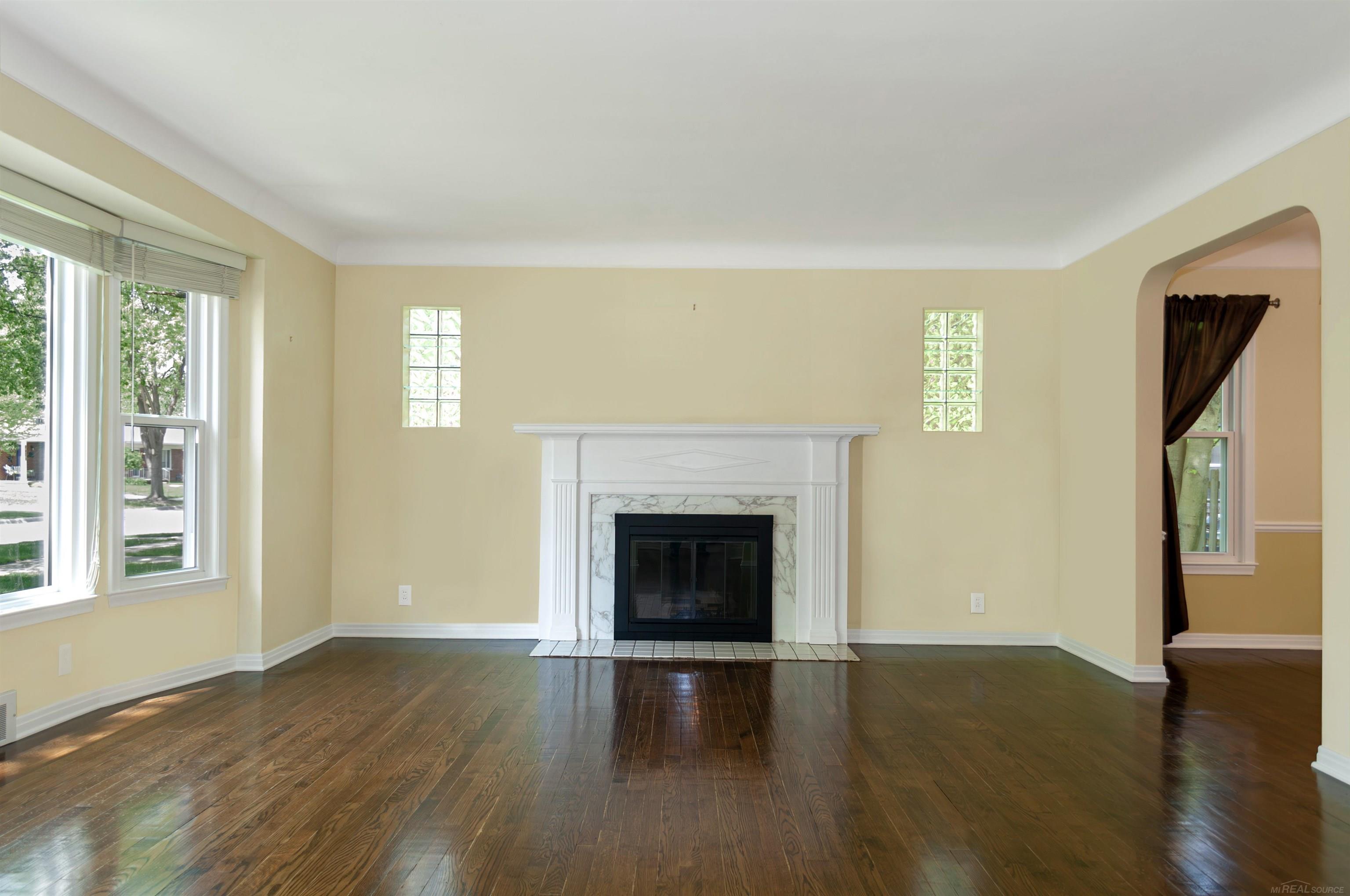 1772 Prestwick Road Grosse Pointe Woods, MI 48236 - Photo 5 of 58