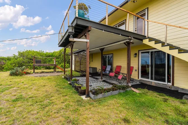 a view of a house with backyard and porch