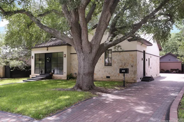 $8,000 | 182 East Edgewood Place, Alamo Heights, TX 78209