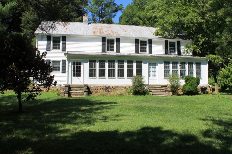 1929 Lithia Road Buchanan, VA 24066 - Photo 2 of 31 Leftside (2)