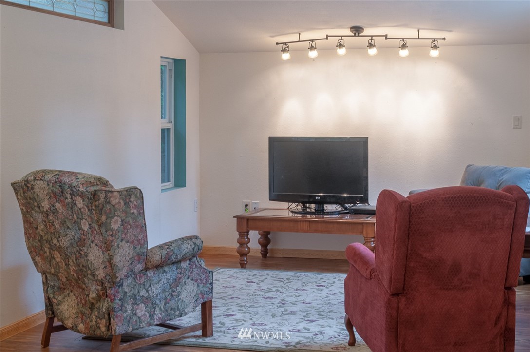 3866 Adobe Road Clinton, WA 98236 - Photo 6 of 25 Gallery Image 6