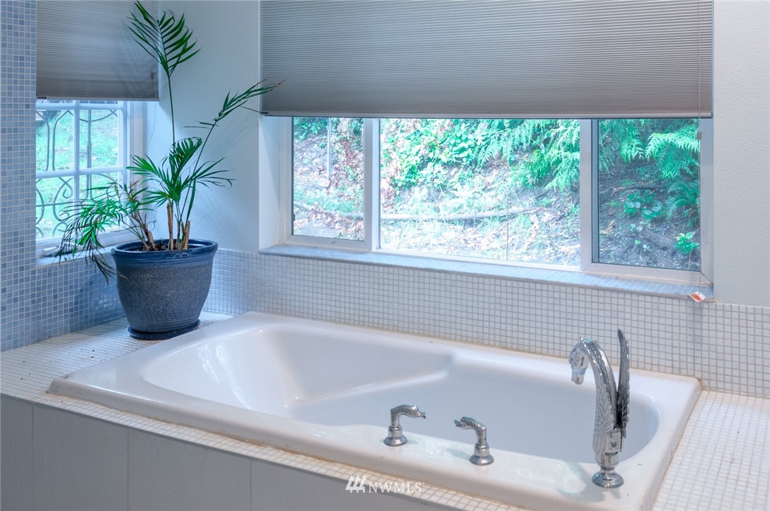3866 Adobe Road Clinton, WA 98236 - Photo 7 of 25 Gallery Image 7