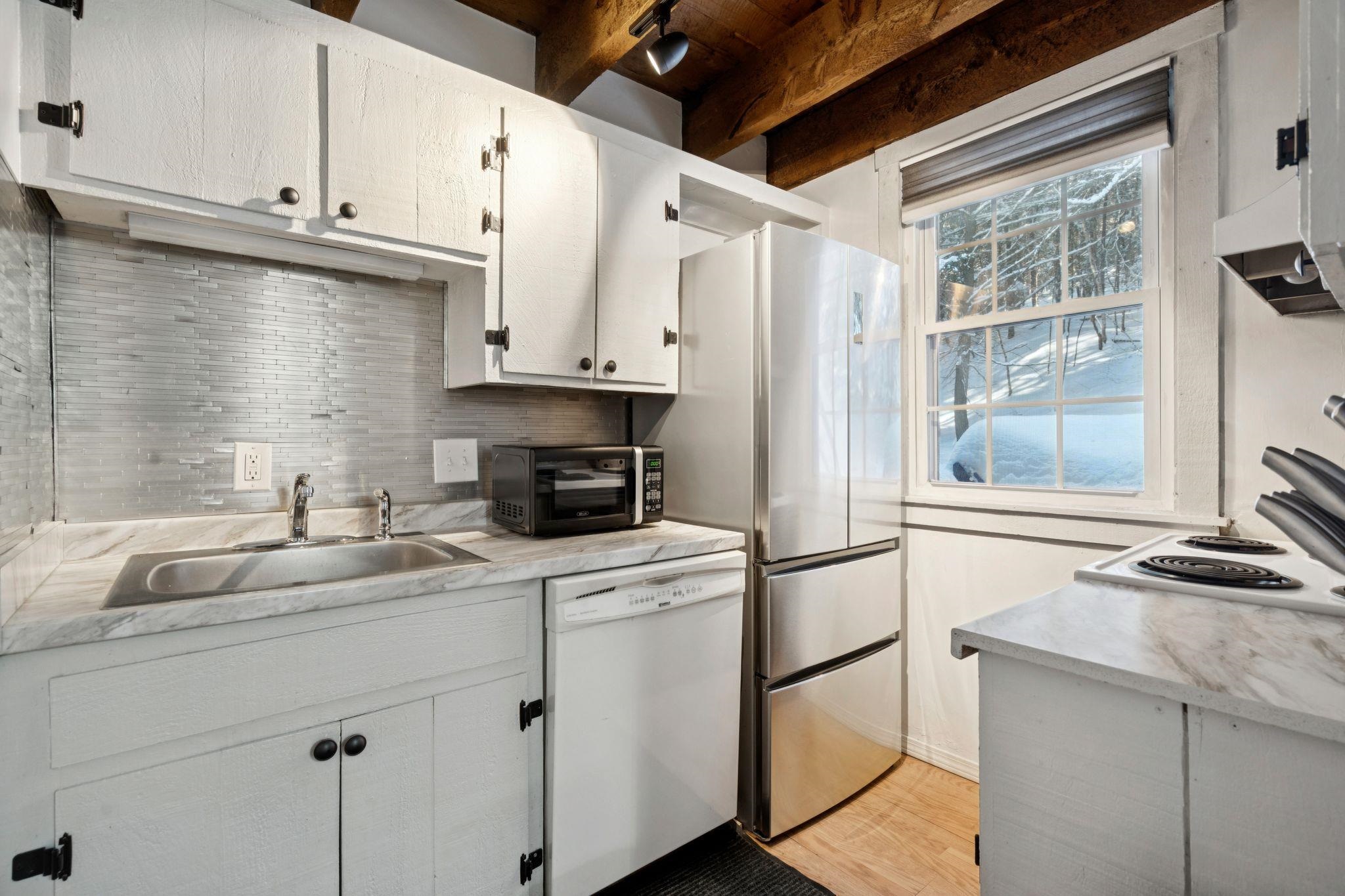 574 Willard Road, Unit 1E Hartford, VT 05001 - Photo 9 of 30