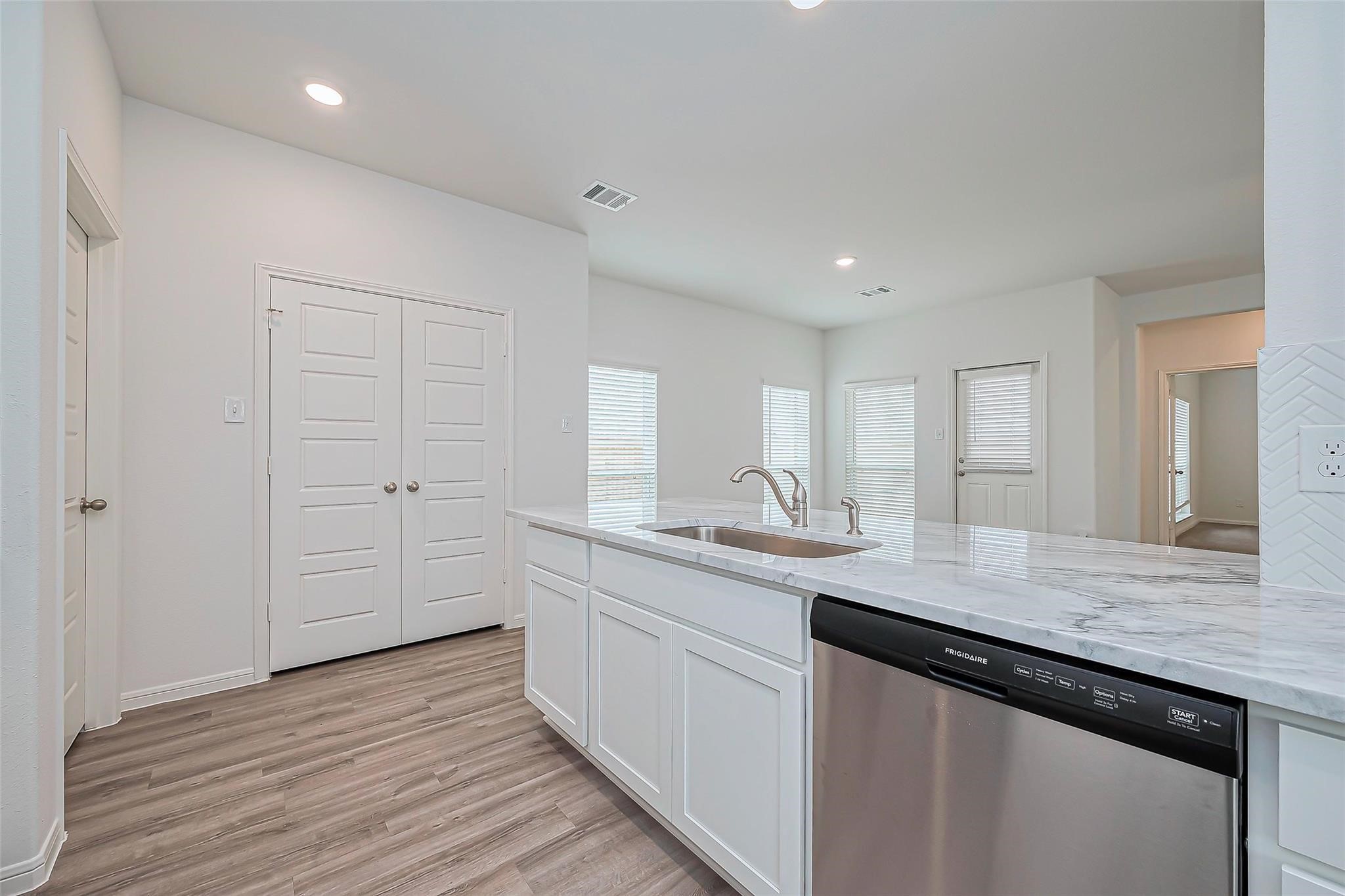 761 Marion Price Drive Dayton, TX 77535 - Photo 11 of 38