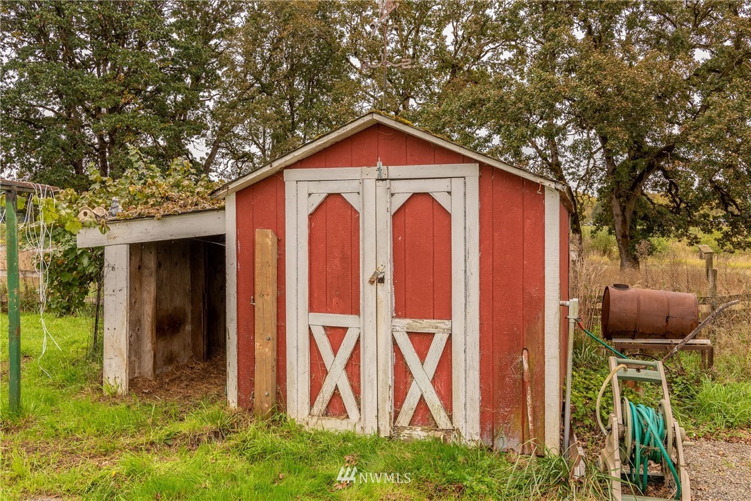 268 Sareault Road Toledo, WA 98591 - Photo 22 of 25 a view of a backyard with tub