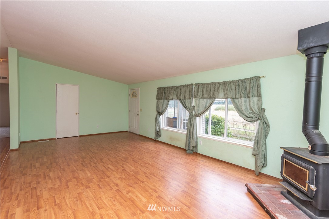 268 Sareault Road Toledo, WA 98591 - Photo 5 of 25 an empty room with windows