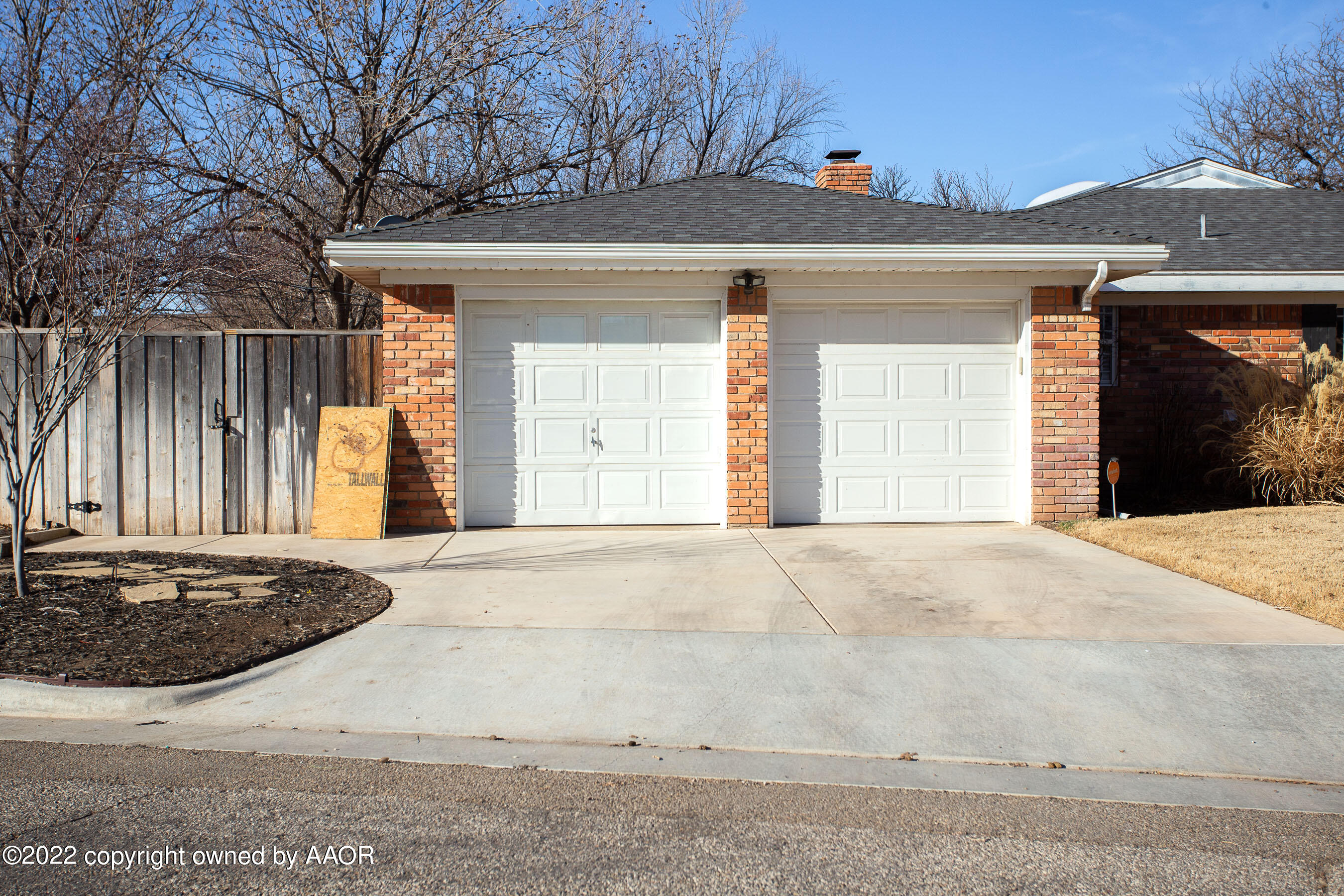 6301 Dreyfuss Road Amarillo, TX 79106 - Photo 33 of 34 a view of a house with a outdoor space