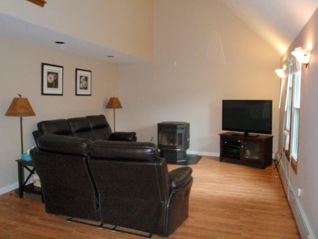 28 Apache Road Hubbardston, MA 01452 - Photo 3 of 29 Gallery Image 3