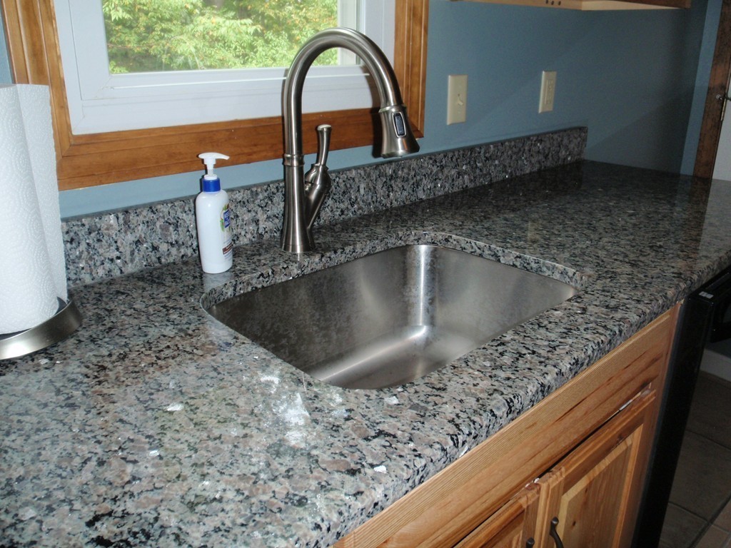28 Apache Road Hubbardston, MA 01452 - Photo 7 of 29 Gallery Image 7