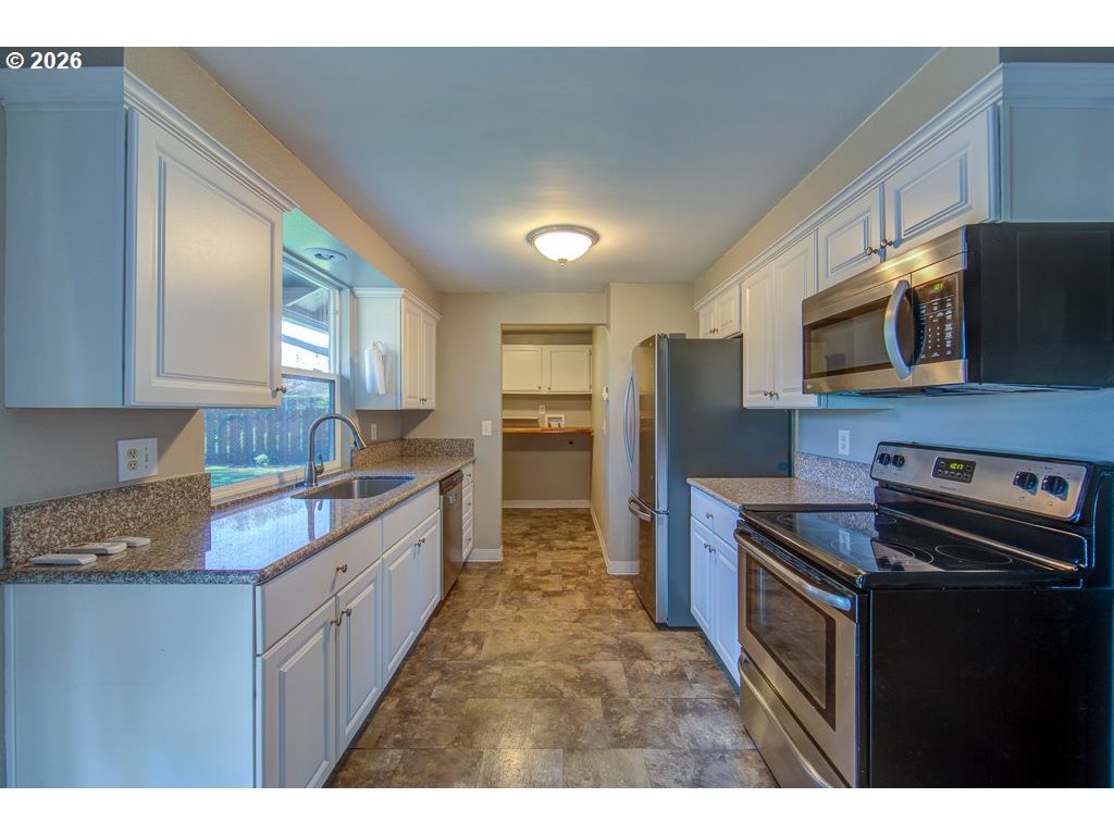 3326 Northeast View Avenue Gresham, OR 97030 - Photo 11 of 36