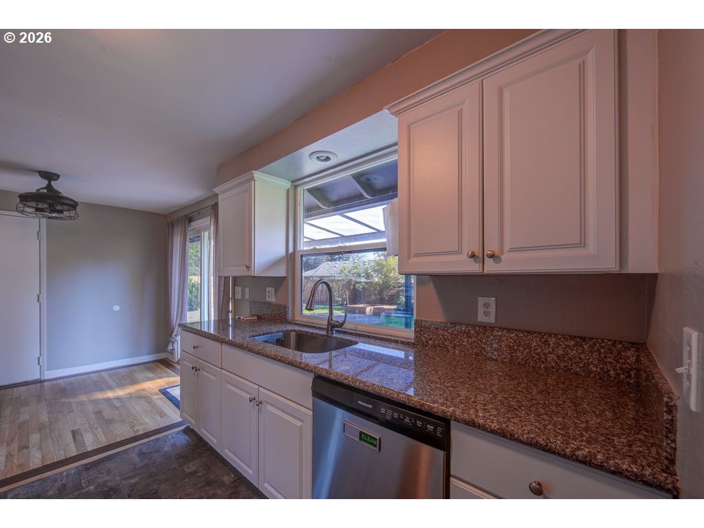 3326 Northeast View Avenue Gresham, OR 97030 - Photo 12 of 36