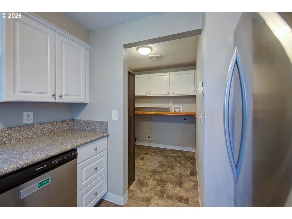 3326 Northeast View Avenue Gresham, OR 97030 - Photo 15 of 36