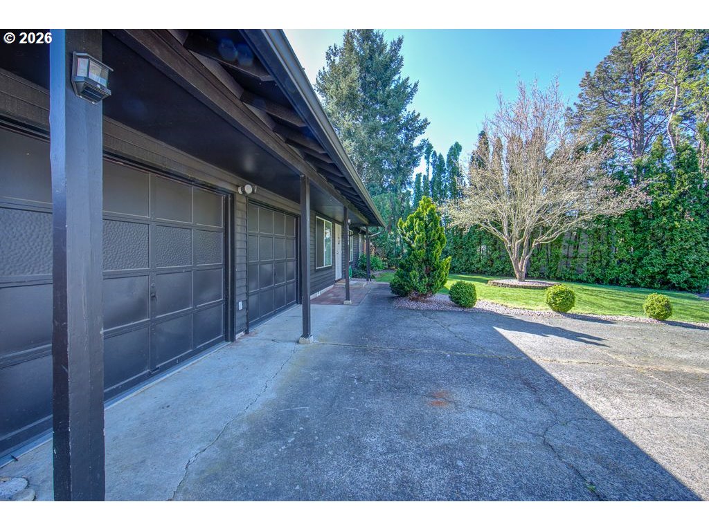 3326 Northeast View Avenue Gresham, OR 97030 - Photo 4 of 36