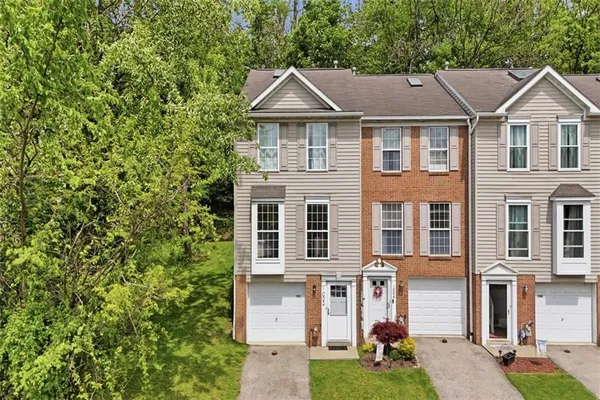 $155,000 | 1002 Pinoak Court, East Pittsburgh, PA 15112