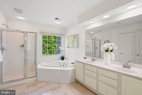 $939,000 | 11911 Kings Bridge Way, Unit 54, Rockville, MD 20852