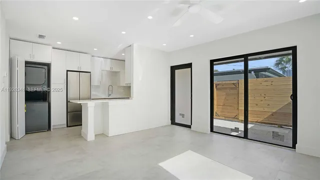 $2,300 | 1119 West Las Olas Boulevard, Unit 1, Fort Lauderdale, FL 33312