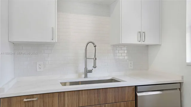 $2,300 | 1119 West Las Olas Boulevard, Unit 1, Fort Lauderdale, FL 33312