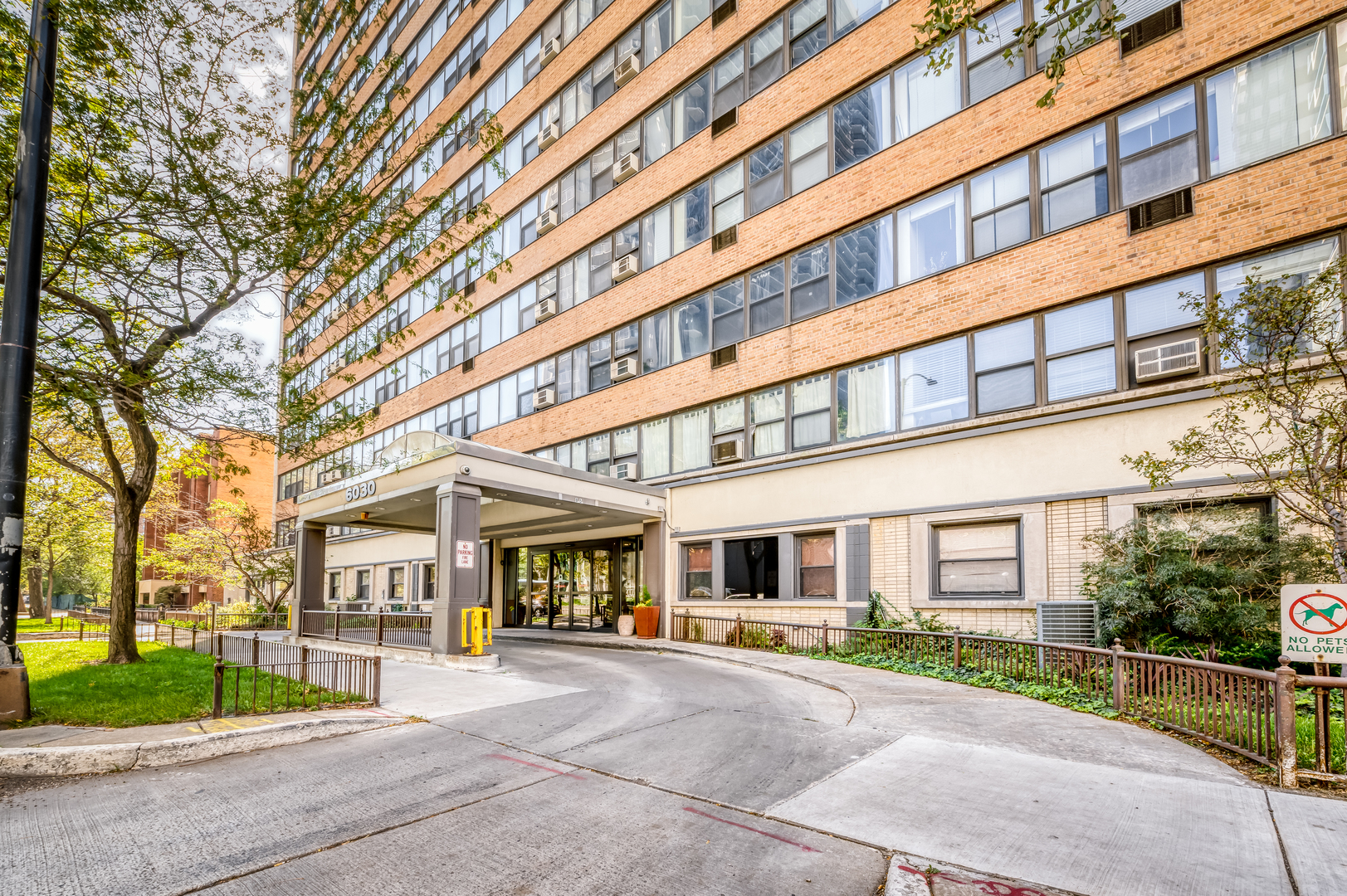 6030 North Sheridan Road, Unit 806 Chicago, IL 60660 - Photo 2 of 12 front view of a building