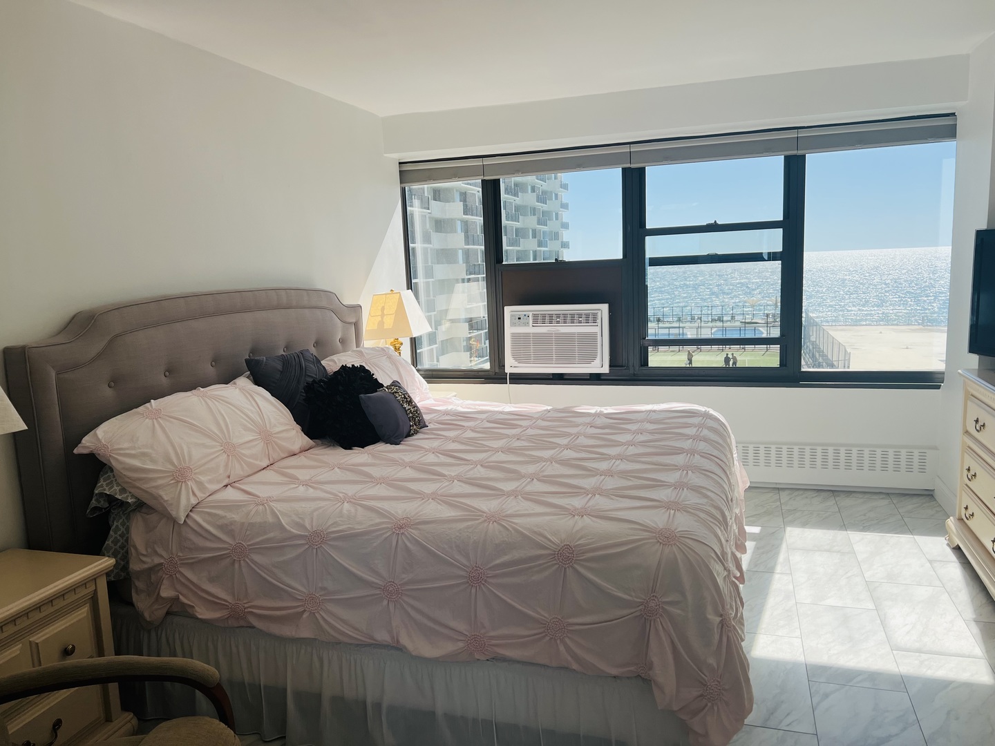 6030 North Sheridan Road, Unit 806 Chicago, IL 60660 - Photo 6 of 12 a bedroom with a bed and a large window