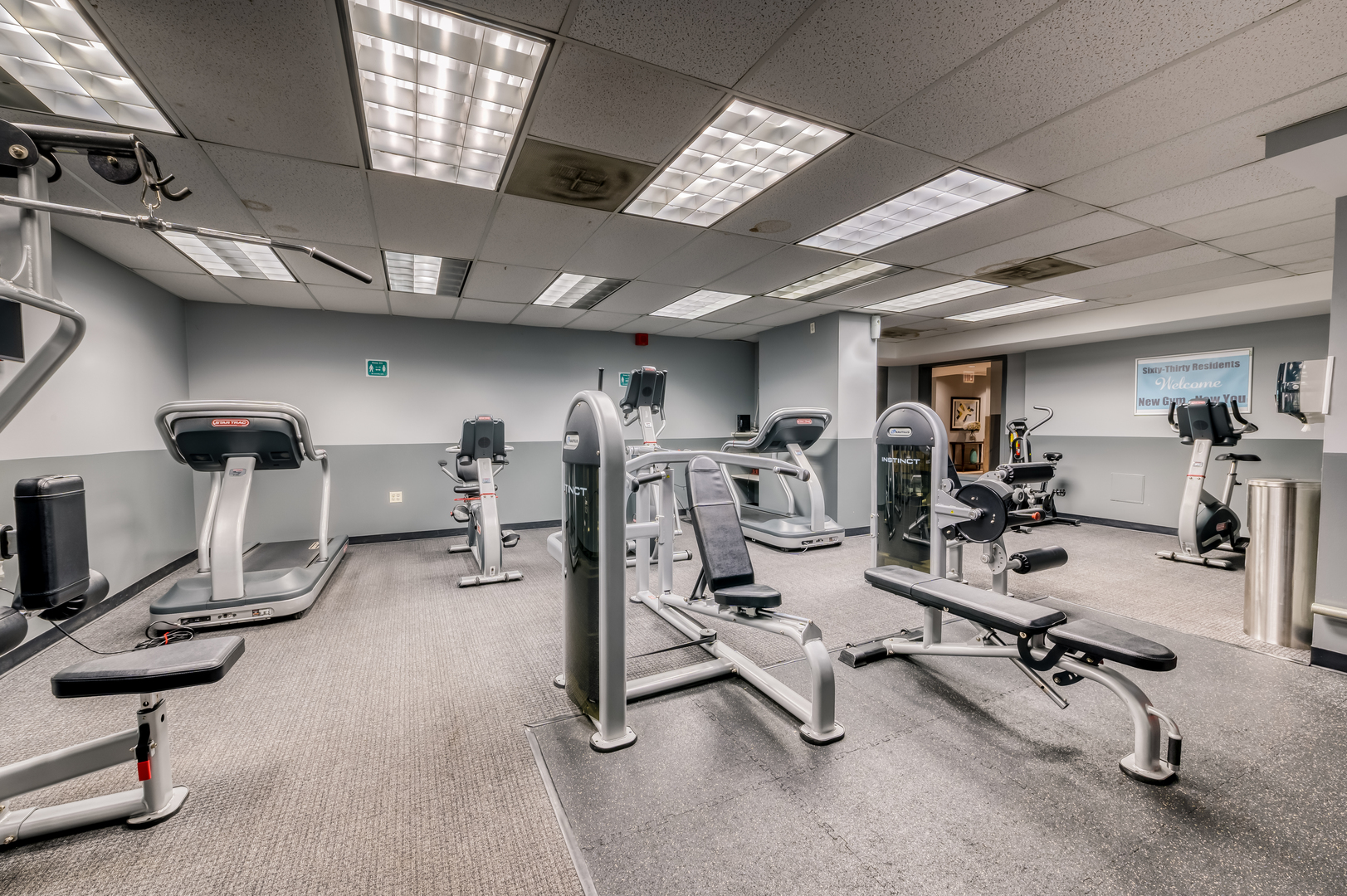 6030 North Sheridan Road, Unit 806 Chicago, IL 60660 - Photo 8 of 12 a view of a room with gym equipment