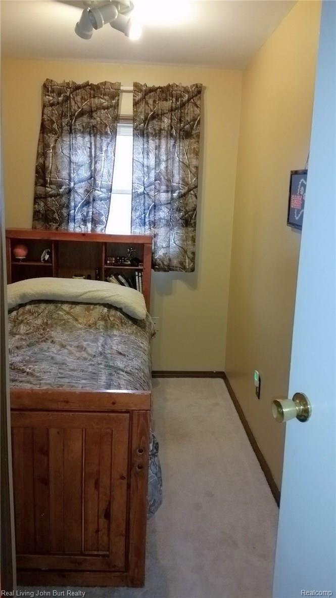 2553 Mueller Road Lake Orion, MI 48359 - Photo 12 of 19 20160407_092750.jpg