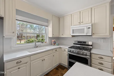 a view of a big room with closet and wooden floor