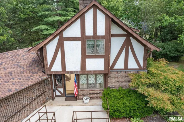 a view of an outdoor space with seating area