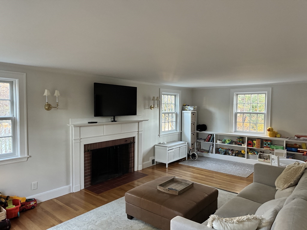 7 Berkeley Road, Unit 7 Wellesley, MA 02482 - Photo 2 of 14