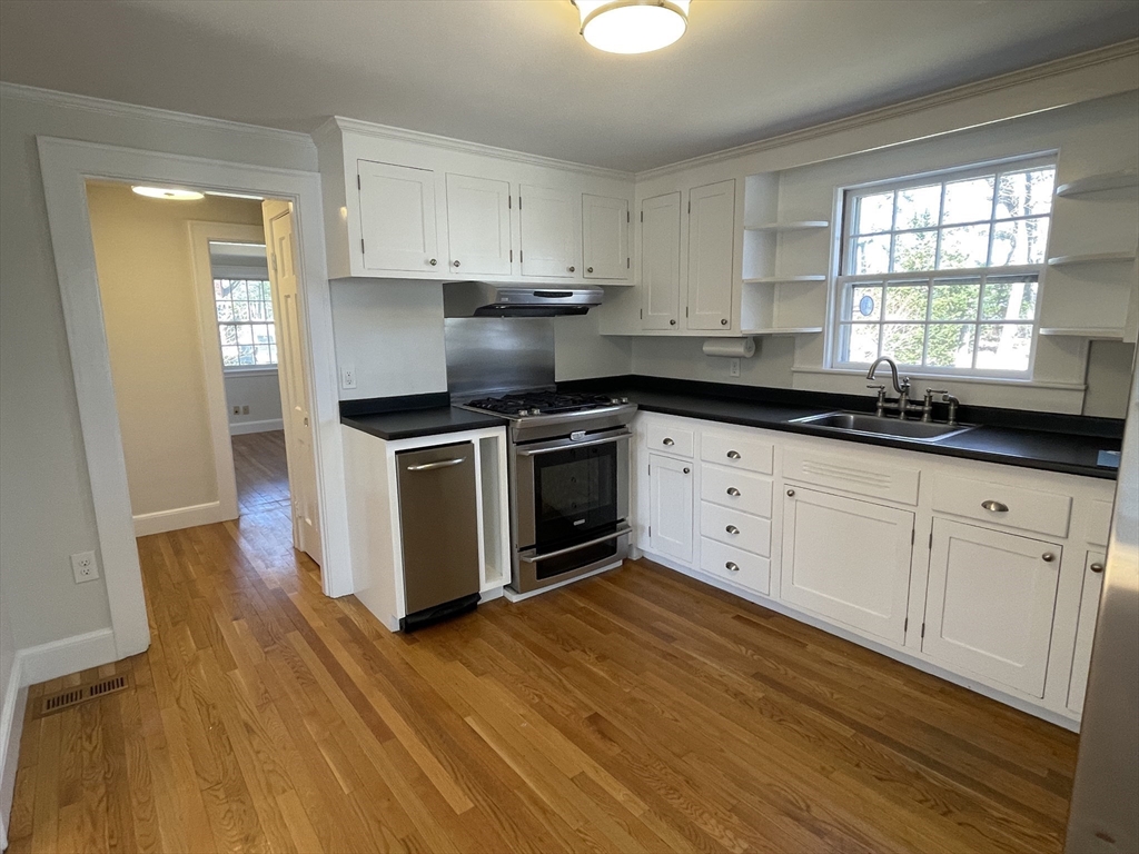 7 Berkeley Road, Unit 7 Wellesley, MA 02482 - Photo 5 of 14