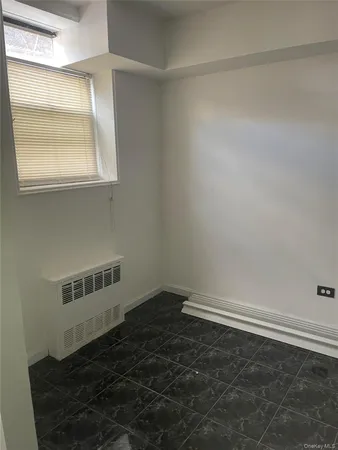 $1,800 | 152-72 Melbourne Avenue, Unit LD | Kew Gardens Hills