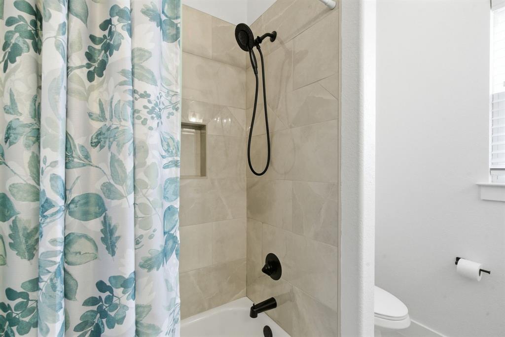1024 Agnes North Springtown, TX 76082 - Photo 27 of 36 a bathroom with a shower