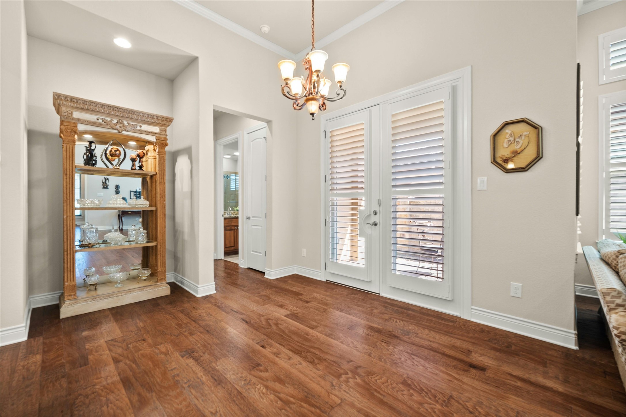 103 Rivalto Circle, Unit 3 Lakeway, TX 78734 - Photo 16 of 30 a view of livingroom with window