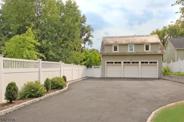 $3,250 | 10 Lincoln Street, Glen Ridge, NJ 07028