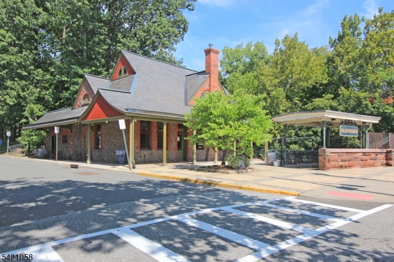 10 Lincoln Street Glen Ridge, NJ 07028 - Photo 27 of 28 a front view of a house with a yard
