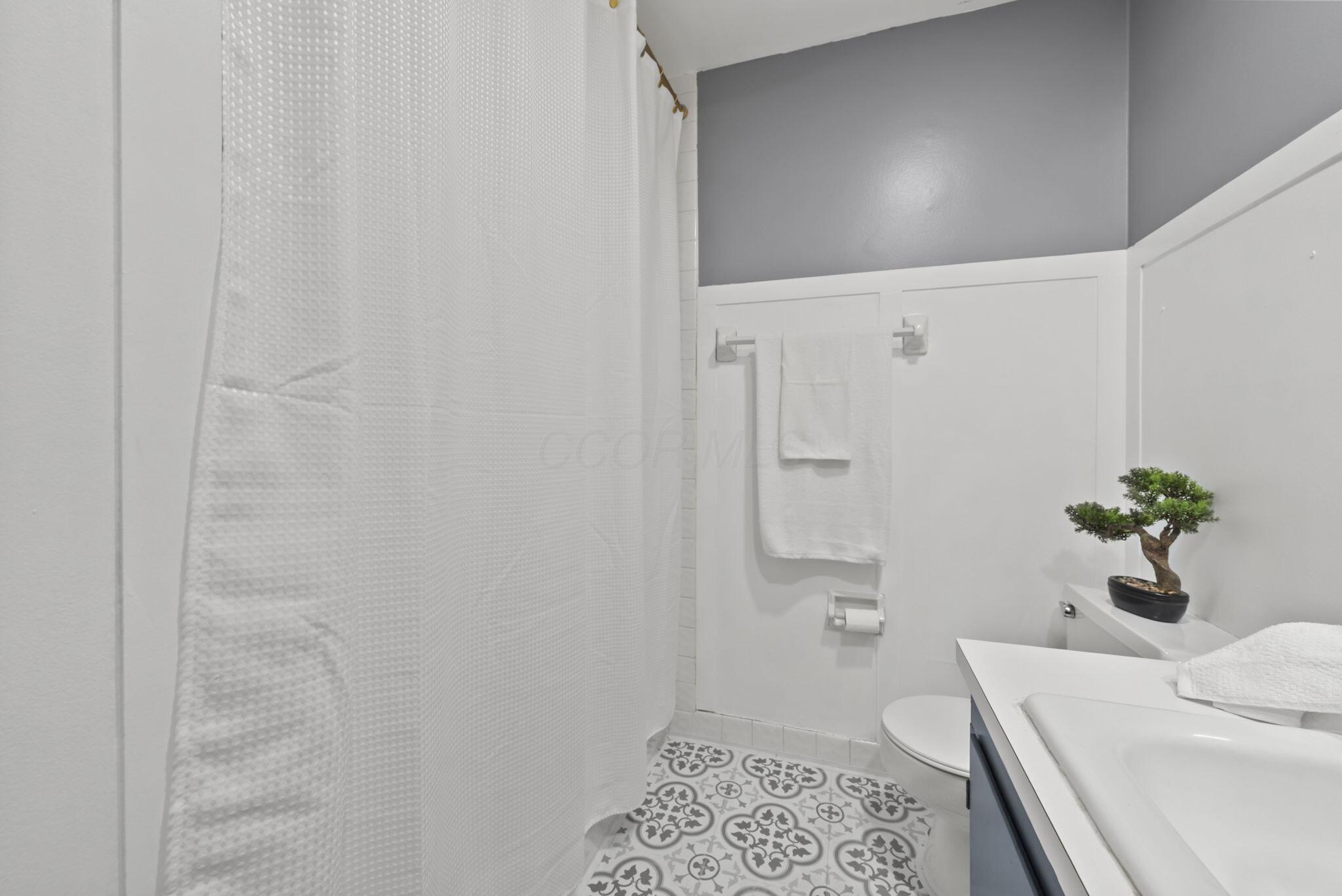 4200 Rudy Road Columbus, OH 43214 - Photo 40 of 78 Hallway Full Bath (2)