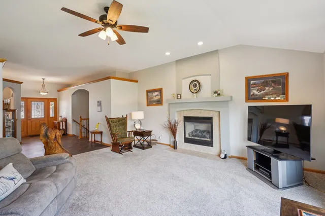 $725,000 | 638 Windsor Terrace, Jefferson, WI 53549